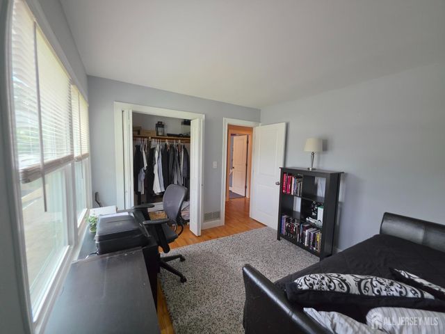16 Glynn Court, Parlin, NJ 08859
