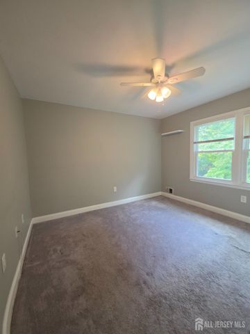 16 Glynn Court, Parlin, NJ 08859
