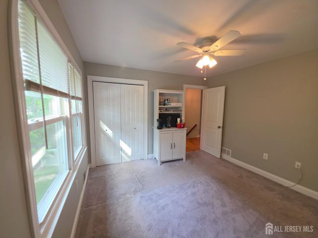 16 Glynn Court, Parlin, NJ 08859