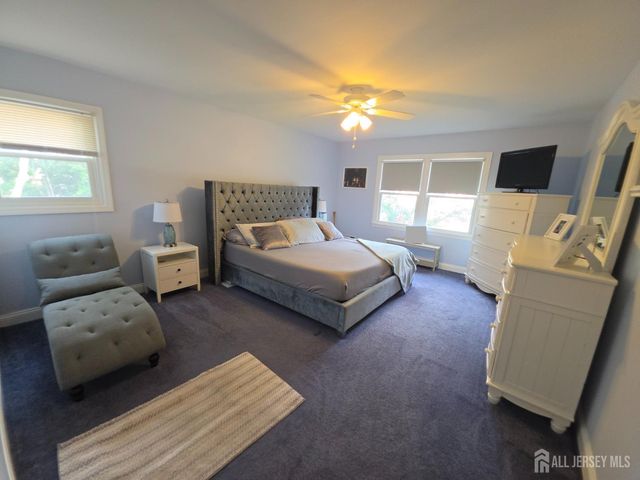 16 Glynn Court, Parlin, NJ 08859
