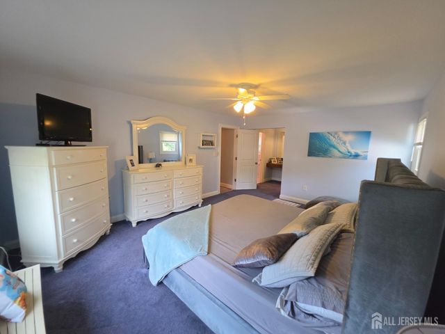 16 Glynn Court, Parlin, NJ 08859