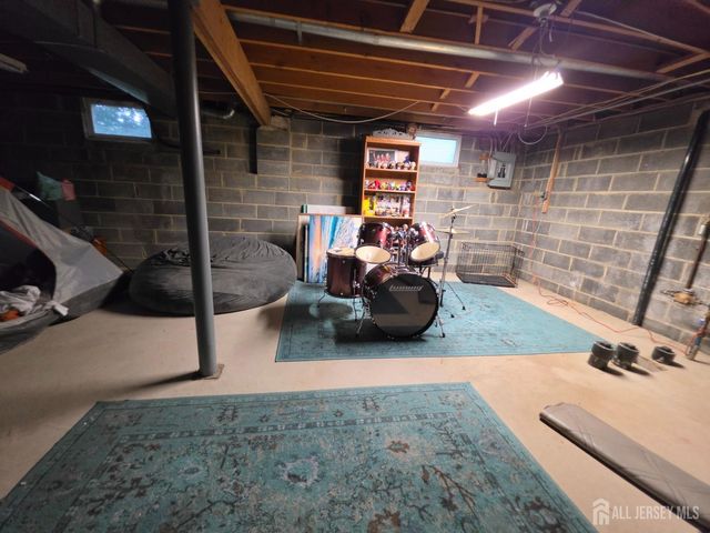 16 Glynn Court, Parlin, NJ 08859