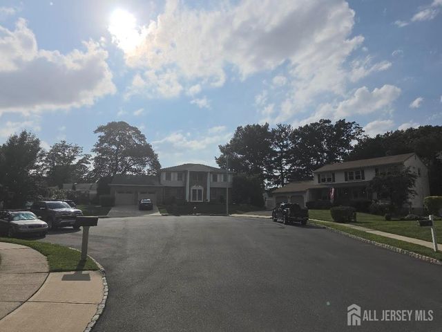 16 Glynn Court, Parlin, NJ 08859