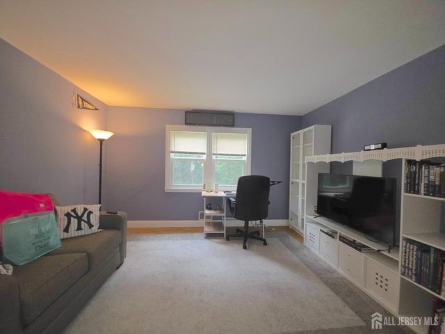 16 Glynn Court, Parlin, NJ 08859