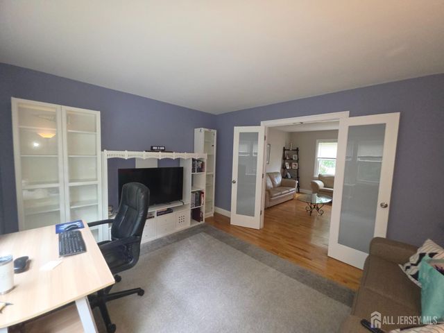 16 Glynn Court, Parlin, NJ 08859