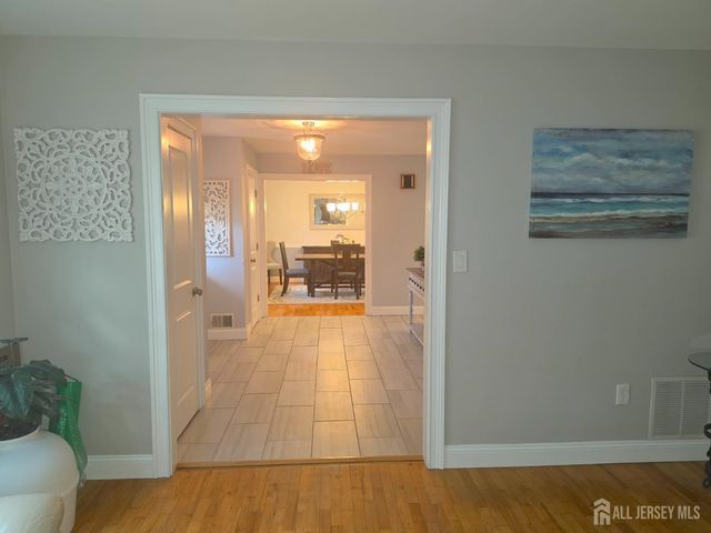 16 Glynn Court, Parlin, NJ 08859