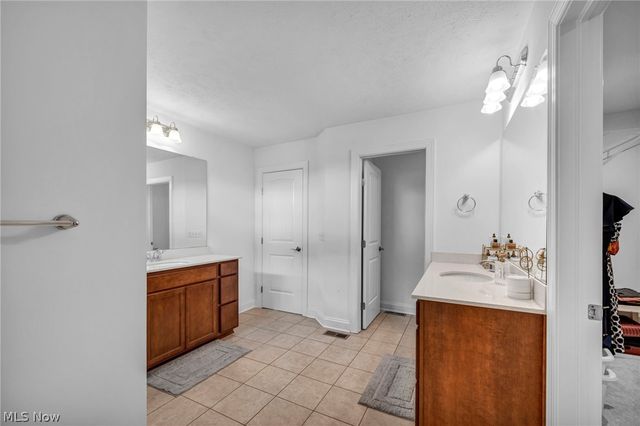172 Harvester Drive, Copley, OH 44321