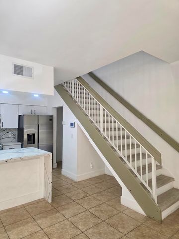 18338 NW 68th Avenue B, Hialeah, FL 33015