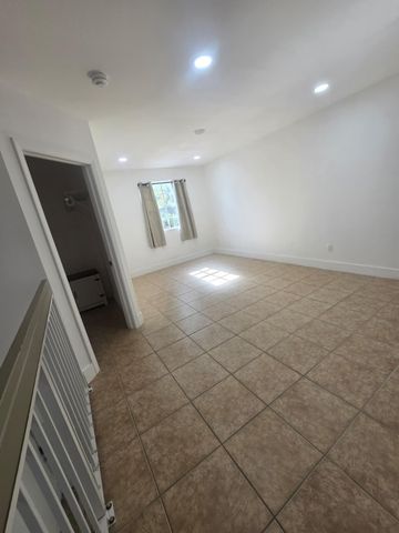 18338 NW 68th Avenue B, Hialeah, FL 33015