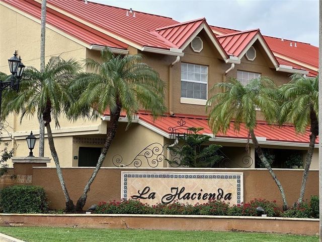 18338 NW 68th Avenue B, Hialeah, FL 33015