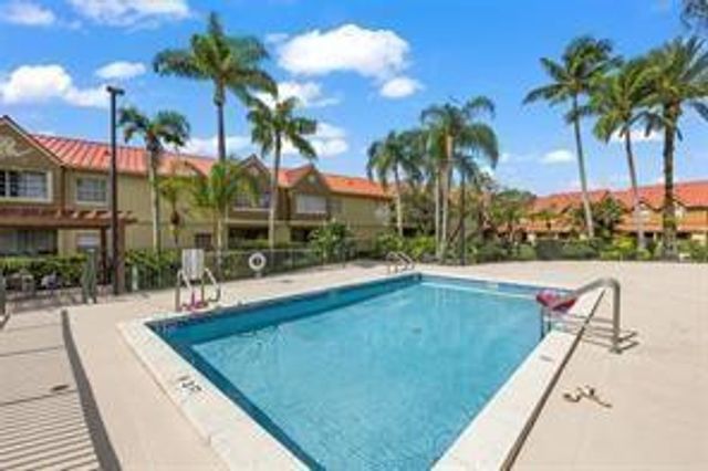 18338 NW 68th Avenue B, Hialeah, FL 33015