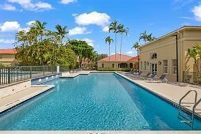 18338 NW 68th Avenue B, Hialeah, FL 33015