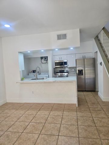 18338 NW 68th Avenue B, Hialeah, FL 33015