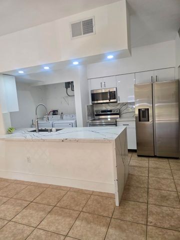18338 NW 68th Avenue B, Hialeah, FL 33015