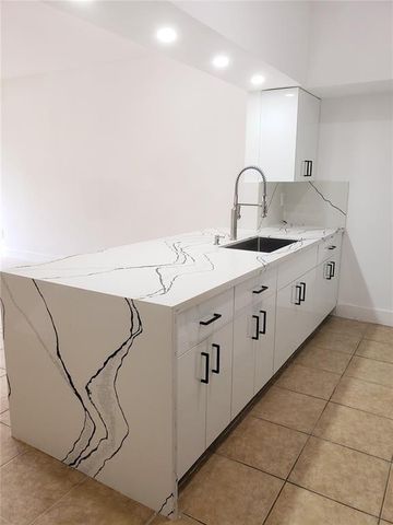 18338 NW 68th Avenue B, Hialeah, FL 33015