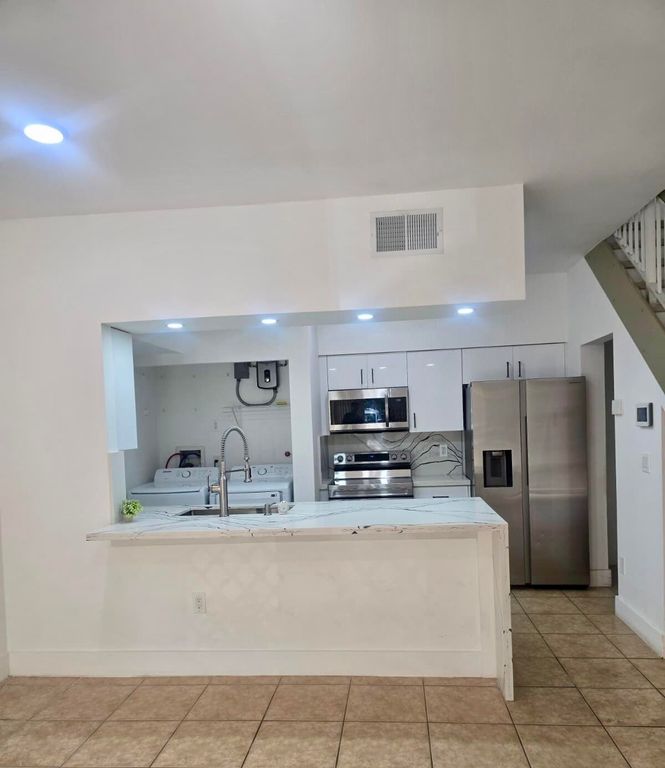 18338 NW 68th Avenue B, Hialeah, FL 33015