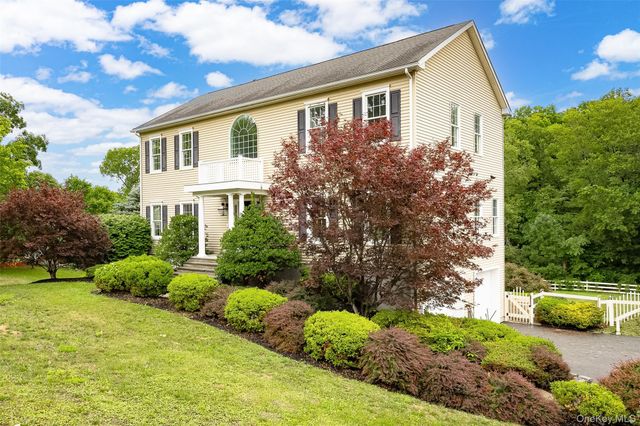 7 Fox Run, Wappingers Falls, NY 12590