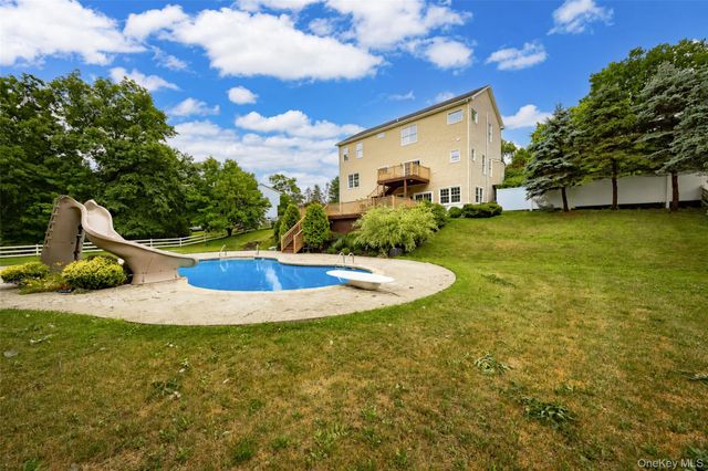 7 Fox Run, Wappingers Falls, NY 12590