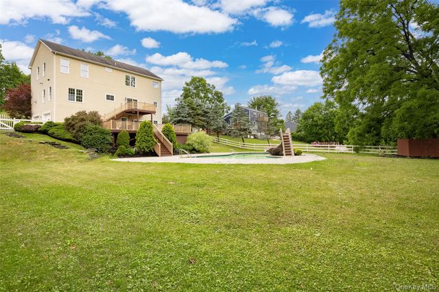 7 Fox Run, Wappingers Falls, NY 12590