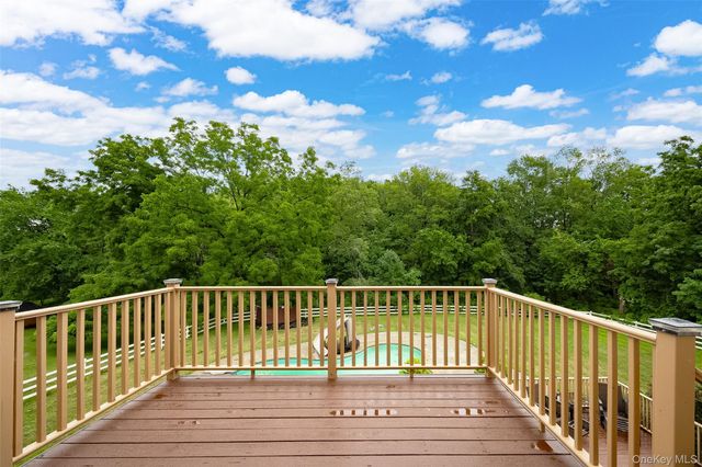 7 Fox Run, Wappingers Falls, NY 12590