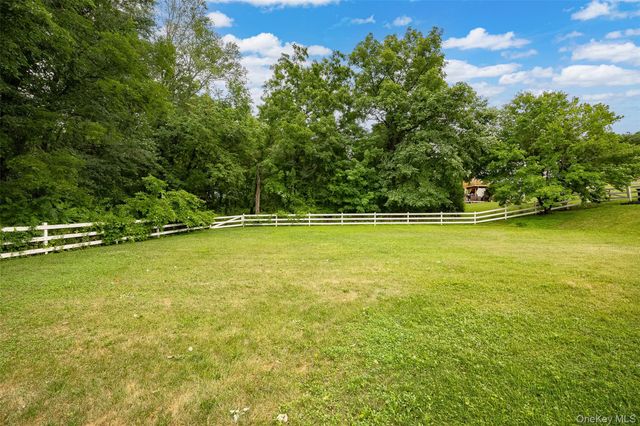 7 Fox Run, Wappingers Falls, NY 12590