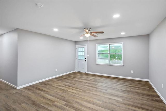 560 N Crocker Street, Sulphur, LA 70663