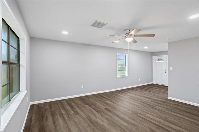 560 N Crocker Street, Sulphur, LA 70663