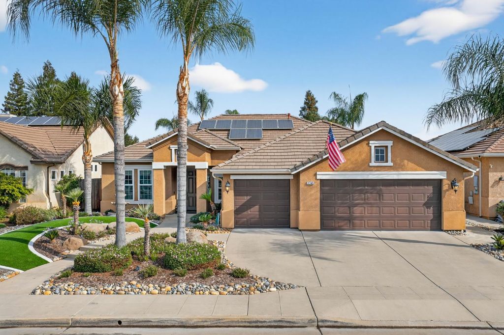 Image 1 of property listing at 2765 Bellaire Avenue, Clovis, CA 93611