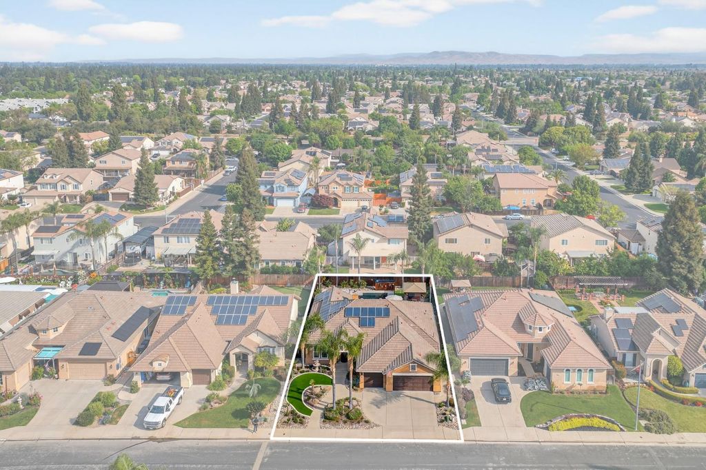 Image 11 of property listing at 2765 Bellaire Avenue, Clovis, CA 93611