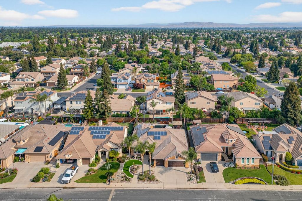 Image 12 of property listing at 2765 Bellaire Avenue, Clovis, CA 93611