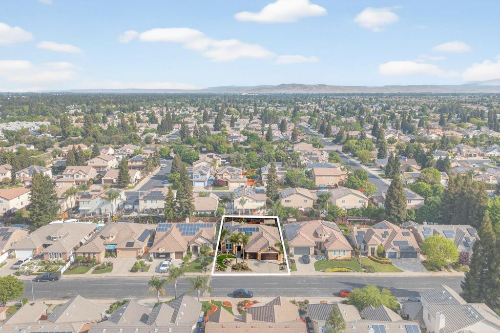 Image 13 of property listing at 2765 Bellaire Avenue, Clovis, CA 93611