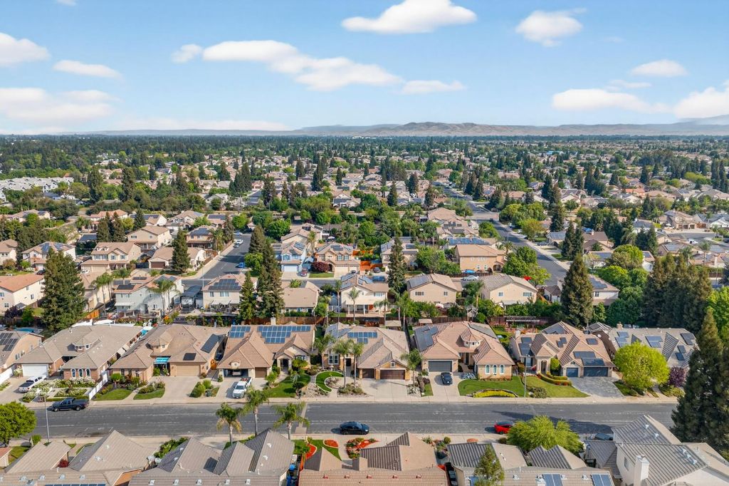 Image 14 of property listing at 2765 Bellaire Avenue, Clovis, CA 93611