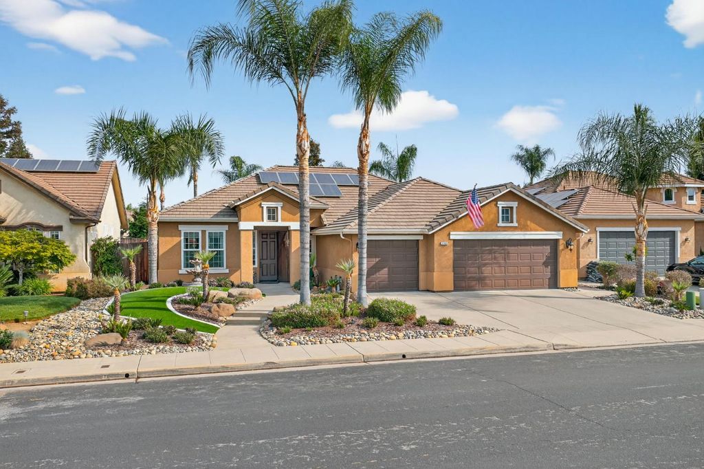 Image 3 of property listing at 2765 Bellaire Avenue, Clovis, CA 93611