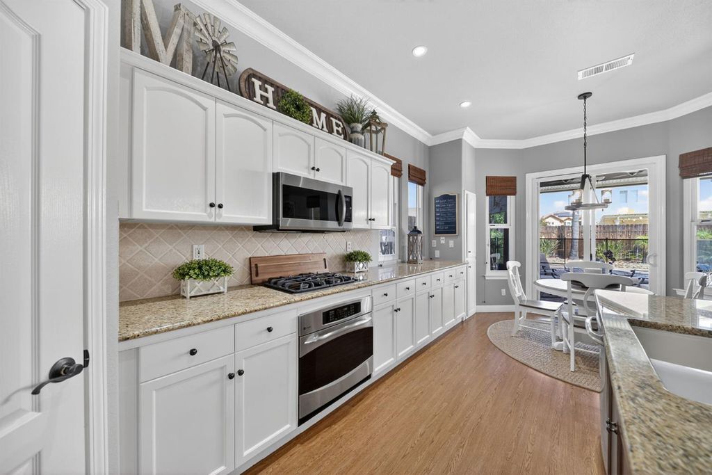 Image 35 of property listing at 2765 Bellaire Avenue, Clovis, CA 93611