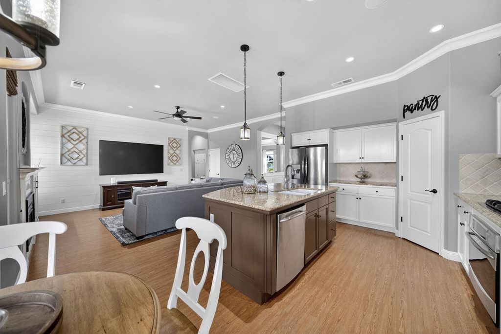 Image 37 of property listing at 2765 Bellaire Avenue, Clovis, CA 93611