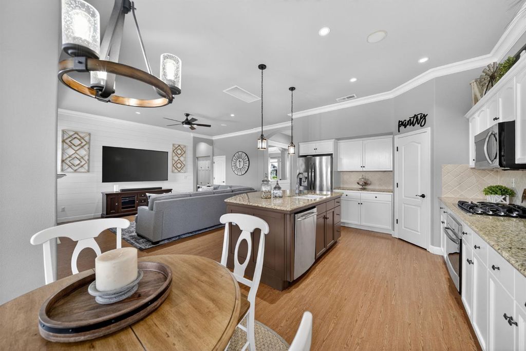 Image 38 of property listing at 2765 Bellaire Avenue, Clovis, CA 93611