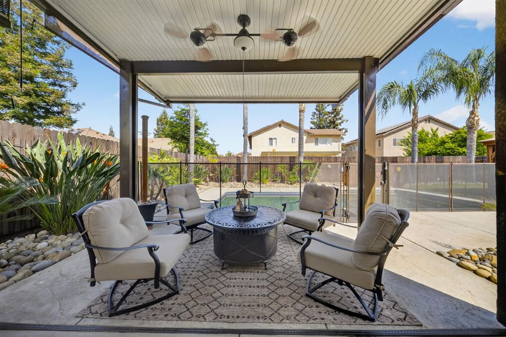 Image 70 of property listing at 2765 Bellaire Avenue, Clovis, CA 93611