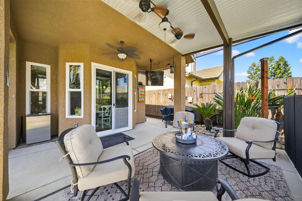 Image 72 of property listing at 2765 Bellaire Avenue, Clovis, CA 93611