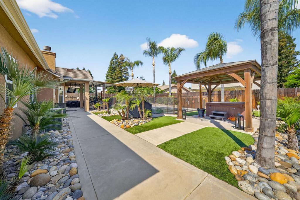Image 75 of property listing at 2765 Bellaire Avenue, Clovis, CA 93611
