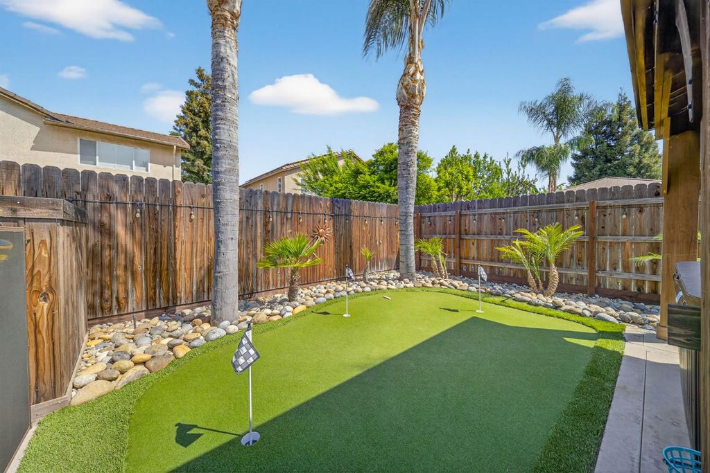 Image 76 of property listing at 2765 Bellaire Avenue, Clovis, CA 93611