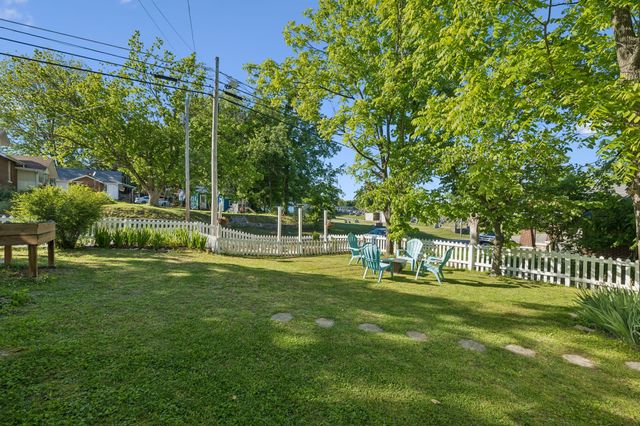 209 Murrell St, Dickson, TN 37055