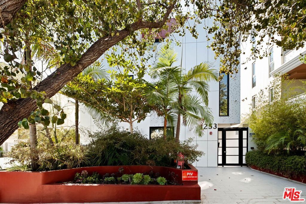 1253 N Sweetzer Avenue 5, West Hollywood, CA 90069 — exterior