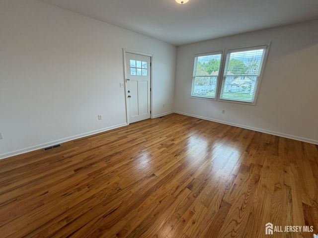 16 E Kupsch Street E A, Sayreville, NJ 08872