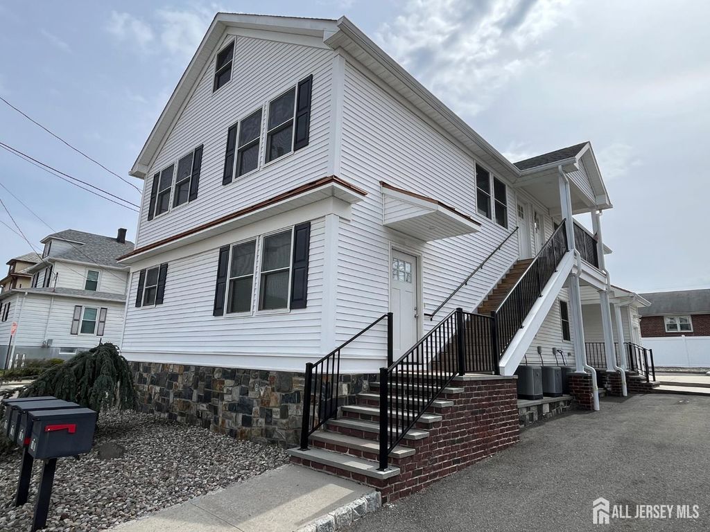 16 E Kupsch Street E A, Sayreville, NJ 08872