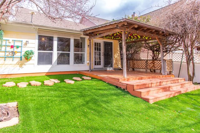 1500 Chestnut Drive, Savannah, TX 76227