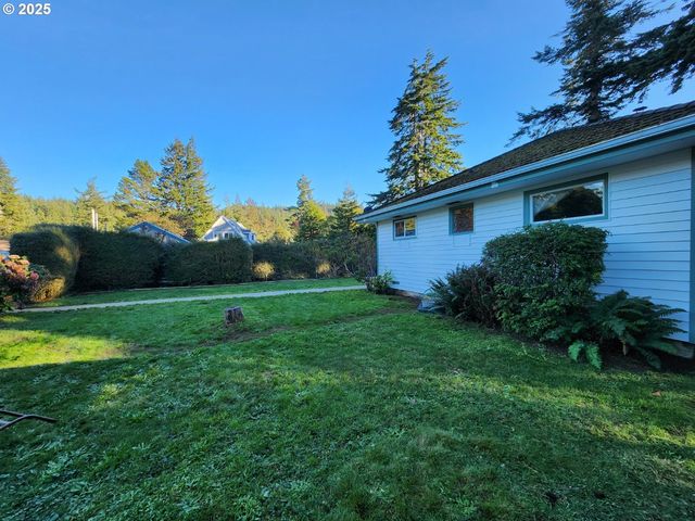 2605 PORT ORFORD LOOP Rd, Port Orford, OR 97465