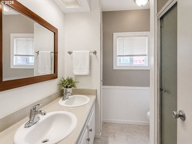 1501 N HAYDEN ISLAND Dr, Portland, OR 97217