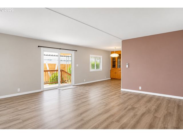 1501 N HAYDEN ISLAND Dr, Portland, OR 97217