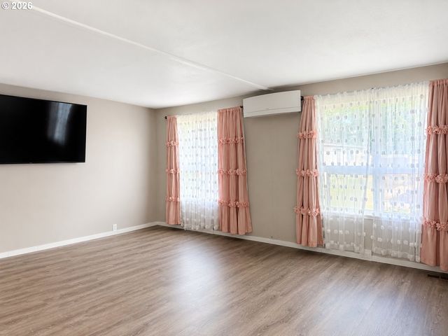 1501 N HAYDEN ISLAND Dr, Portland, OR 97217