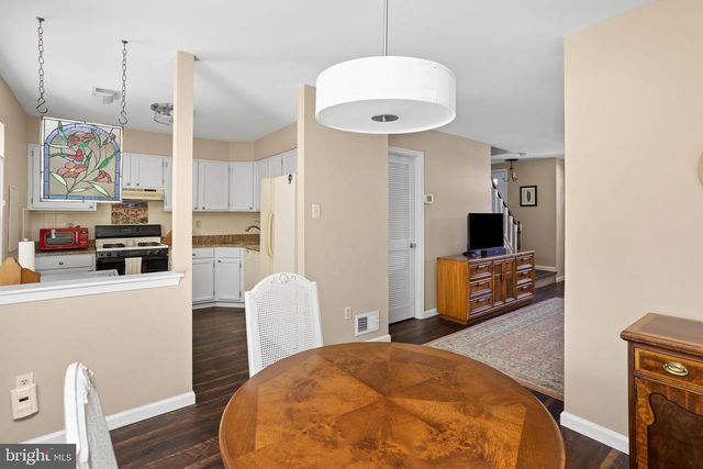 4 CARLYLE CT, Robbinsville, NJ 08691